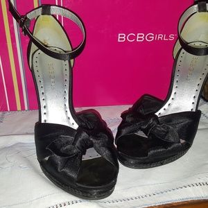 7.5 M BCBGirls Black Satin Paillett -Fleck-SP